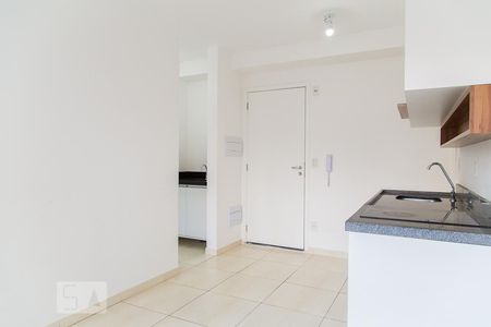 Sala / Cozinha de apartamento para alugar com 1 quarto, 26m² em Mirandópolis, São Paulo