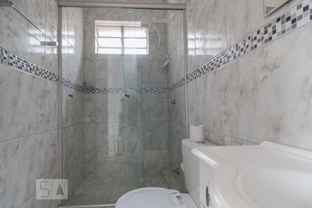 Banheiro de apartamento para alugar com 1 quarto, 40m² em Protásio Alves, Porto Alegre