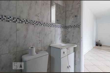 Banheiro de apartamento para alugar com 1 quarto, 40m² em Protásio Alves, Porto Alegre
