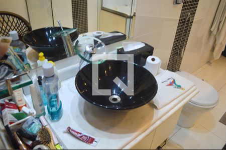 Casa à venda com 280m², 3 quartos e 4 vagasBanheiro Suíte 3