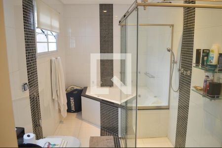 Casa à venda com 280m², 3 quartos e 4 vagasBanheiro Suíte 3