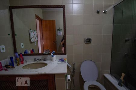 Casa à venda com 200m², 4 quartos e 1 vagaBanheiro 2