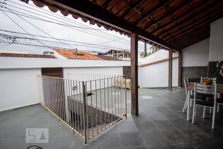 Casa à venda com 200m², 4 quartos e 1 vagaQuintal