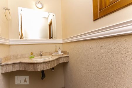 Casa à venda com 198m², 3 quartos e 2 vagasBanheiro de entrada