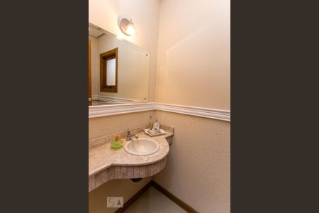 Casa à venda com 198m², 3 quartos e 2 vagasBanheiro de entrada