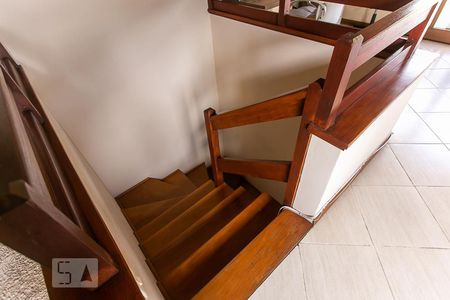 Casa à venda com 198m², 3 quartos e 2 vagasEscadas