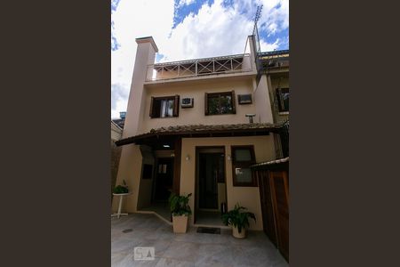 Casa à venda com 198m², 3 quartos e 2 vagasPátio 