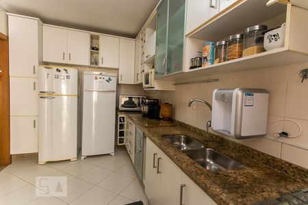 Casa à venda com 198m², 3 quartos e 2 vagasCozinha 