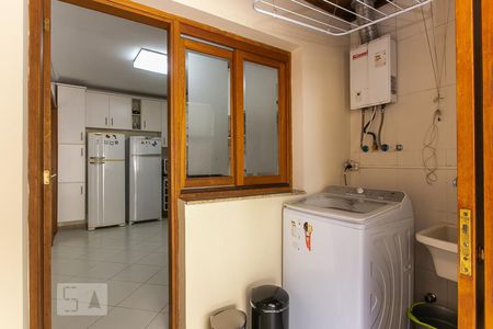 Casa à venda com 198m², 3 quartos e 2 vagasÁrea de Serviço