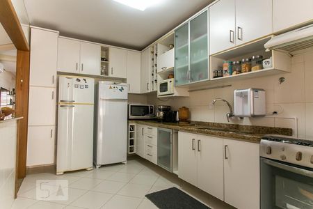 Casa à venda com 198m², 3 quartos e 2 vagasCozinha 