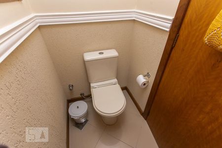 Casa à venda com 198m², 3 quartos e 2 vagasBanheiro de entrada