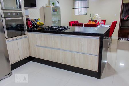 Casa à venda com 240m², 2 quartos e 2 vagasArmário