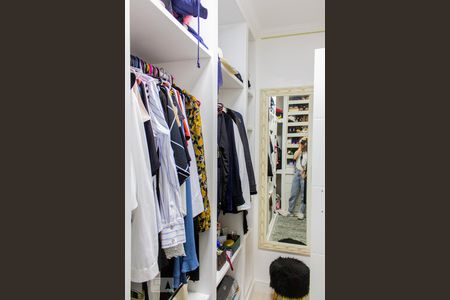 Casa à venda com 240m², 2 quartos e 2 vagasCloset do corredor