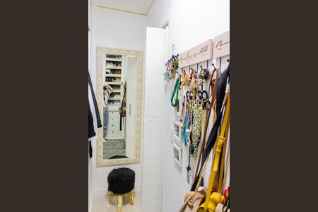 Casa à venda com 240m², 2 quartos e 2 vagasCloset do corredor