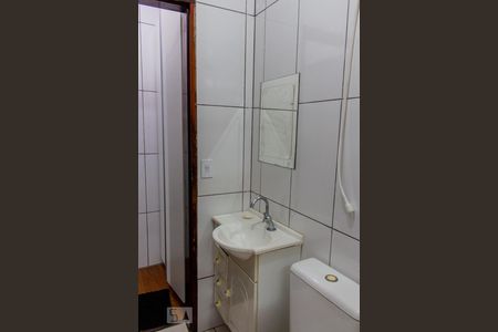 Casa à venda com 240m², 2 quartos e 2 vagasBanheiro de Serviço