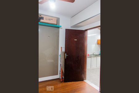 Casa à venda com 240m², 2 quartos e 2 vagasQuarto de Serviço