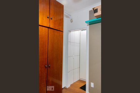 Casa à venda com 240m², 2 quartos e 2 vagasQuarto de Serviço