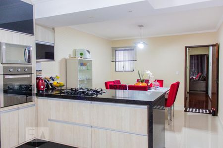 Casa à venda com 240m², 2 quartos e 2 vagasCozinha