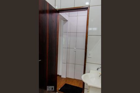 Casa à venda com 240m², 2 quartos e 2 vagasBanheiro de Serviço