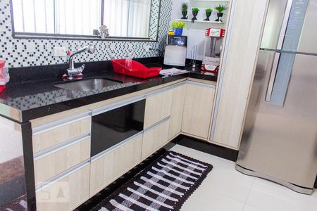 Casa à venda com 240m², 2 quartos e 2 vagasArmário