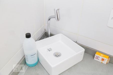 Casa à venda com 70m², 2 quartos e sem vaga Casa à venda com 70m², 2 quartos e sem vagaBanheiro