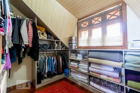 Casa à venda com 450m², 4 quartos e 4 vagas Casa à venda com 450m², 4 quartos e 4 vagasCloset da suíte 1