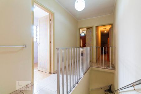 Detalhes Escada de casa à venda com 4 quartos, 140m² em Vila Mira, São Paulo