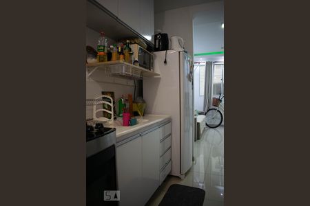 Cozinha de apartamento à venda com 2 quartos, 42m² em Cavalhada, Porto Alegre
