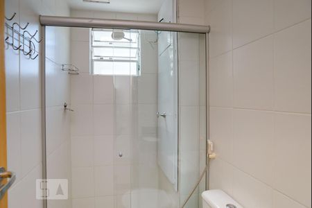 Banheiro de apartamento para alugar com 2 quartos, 67m² em São João Batista, Belo Horizonte