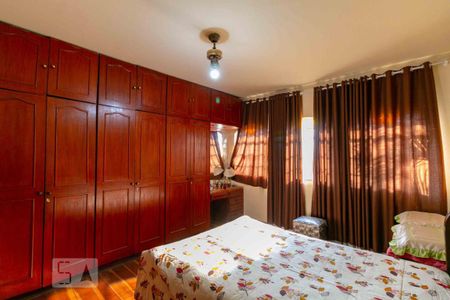 Casa à venda com 233m², 5 quartos e 5 vagas Casa à venda com 233m², 5 quartos e 5 vagasQuarto 3