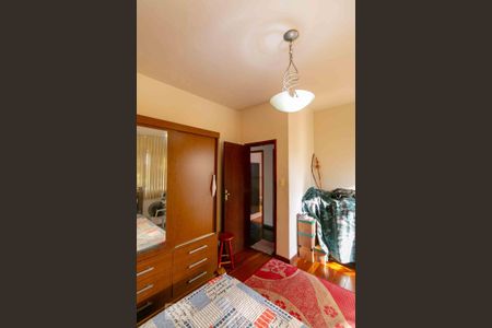 Casa à venda com 233m², 5 quartos e 5 vagas Casa à venda com 233m², 5 quartos e 5 vagasQuarto 4