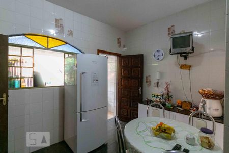 Casa à venda com 233m², 5 quartos e 5 vagas Casa à venda com 233m², 5 quartos e 5 vagasCozinha