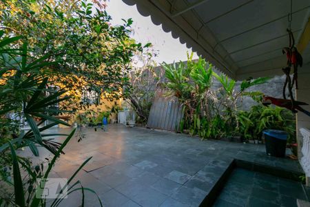 Casa à venda com 233m², 5 quartos e 5 vagas Casa à venda com 233m², 5 quartos e 5 vagasÁrea Externa