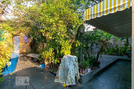 Casa à venda com 233m², 5 quartos e 5 vagas Casa à venda com 233m², 5 quartos e 5 vagasÁrea Externa