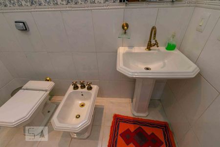 Casa à venda com 233m², 5 quartos e 5 vagas Casa à venda com 233m², 5 quartos e 5 vagasBanheiro Social