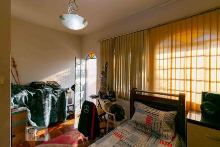 Casa à venda com 233m², 5 quartos e 5 vagas Casa à venda com 233m², 5 quartos e 5 vagasQuarto 4