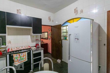 Casa à venda com 233m², 5 quartos e 5 vagas Casa à venda com 233m², 5 quartos e 5 vagasCozinha