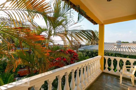 Casa à venda com 233m², 5 quartos e 5 vagas Casa à venda com 233m², 5 quartos e 5 vagasSacada