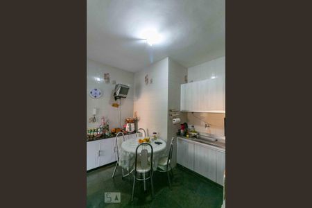 Casa à venda com 233m², 5 quartos e 5 vagas Casa à venda com 233m², 5 quartos e 5 vagasCozinha