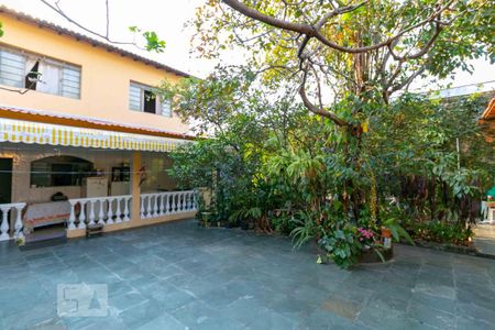 Casa à venda com 233m², 5 quartos e 5 vagas Casa à venda com 233m², 5 quartos e 5 vagasÁrea Externa