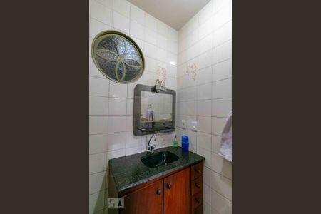 Casa à venda com 233m², 5 quartos e 5 vagas Casa à venda com 233m², 5 quartos e 5 vagasLavabo