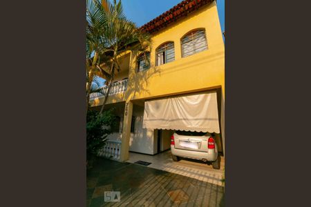 Casa à venda com 233m², 5 quartos e 5 vagas Casa à venda com 233m², 5 quartos e 5 vagasGaragem