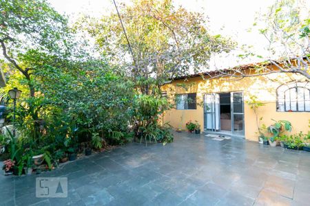 Casa à venda com 233m², 5 quartos e 5 vagas Casa à venda com 233m², 5 quartos e 5 vagasÁrea Externa