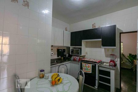 Casa à venda com 233m², 5 quartos e 5 vagas Casa à venda com 233m², 5 quartos e 5 vagasCozinha