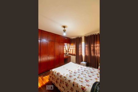 Casa à venda com 233m², 5 quartos e 5 vagas Casa à venda com 233m², 5 quartos e 5 vagasQuarto 3