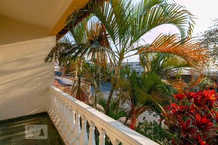 Casa à venda com 233m², 5 quartos e 5 vagas Casa à venda com 233m², 5 quartos e 5 vagasSacada