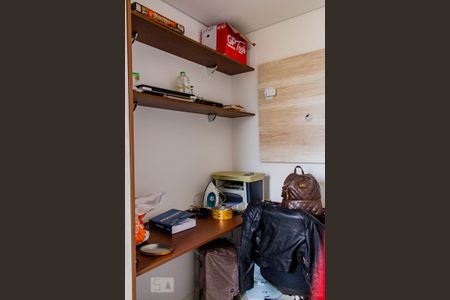 Escrivaninha de apartamento para alugar com 2 quartos, 98m² em Vila Valparaíso, Santo André