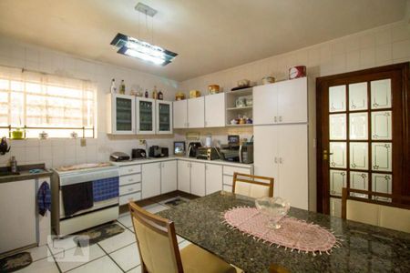 Casa à venda com 209m², 3 quartos e 2 vagasCozinha 