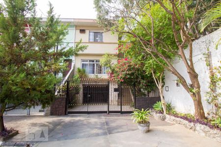 Casa à venda com 209m², 3 quartos e 2 vagasFachada