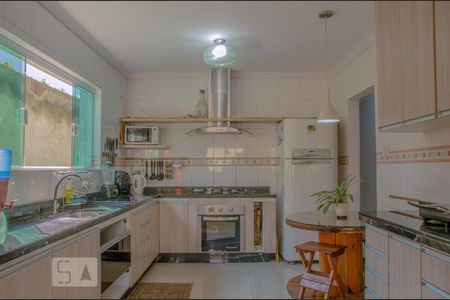 Casa à venda com 317m², 2 quartos e 6 vagasCozinha